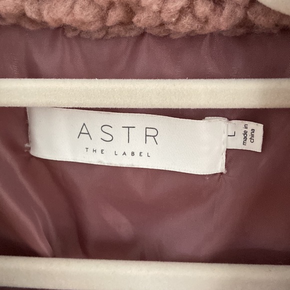ASTR the Label maybe teddy coat - Picture 2 of 2